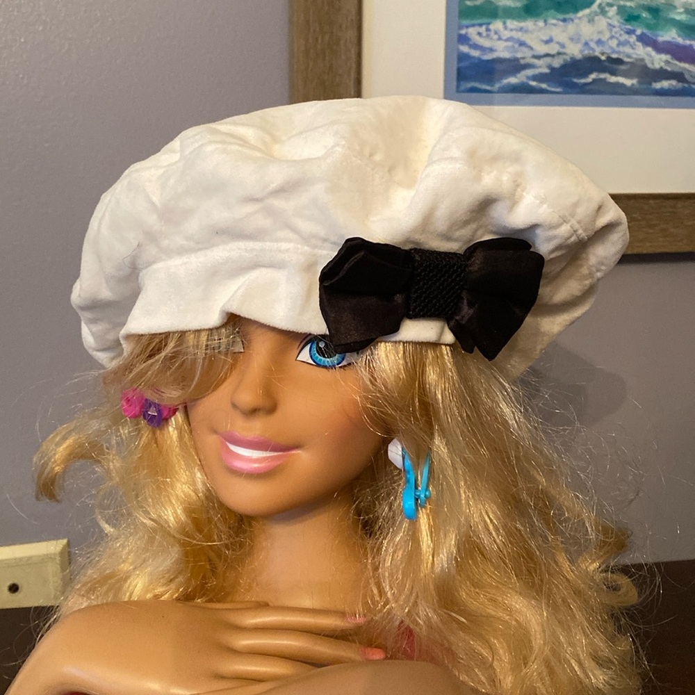 White Kids R Us Girl Beret 2T like new